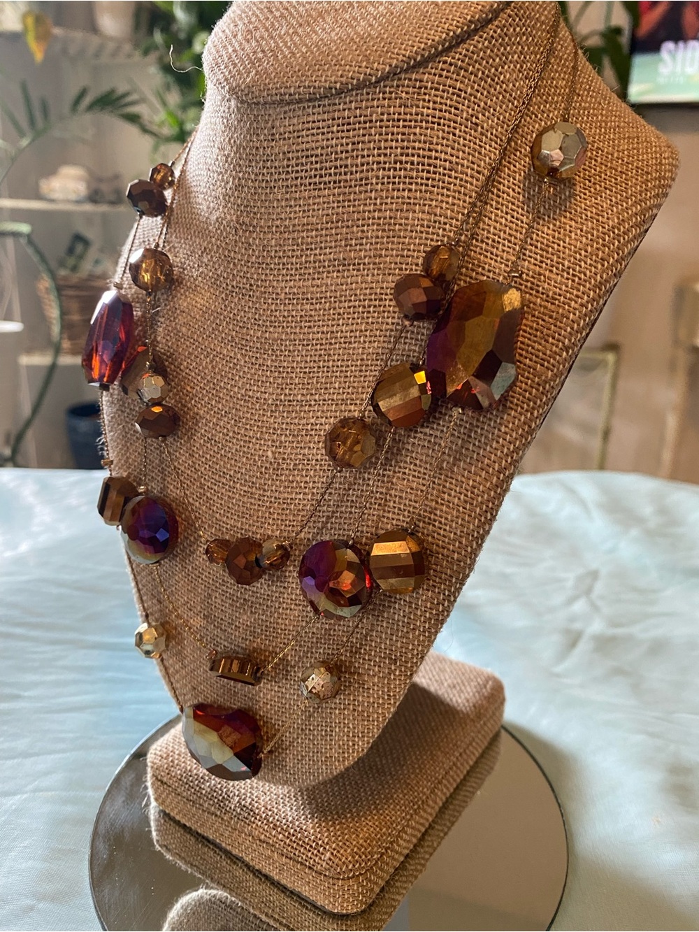 VINTAGE MULTI-STRAND FACETED CRYSTAL STATEMENT NECKLACE - Picture 9 of 11